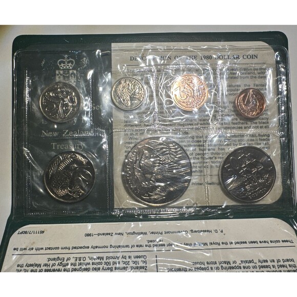 1980 New Zealand Souvenir Coin Set by Royal Mint #22027 - Picture 2 of 5